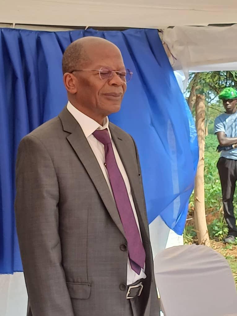 The Minister at the unveiling of the commemorative plaque