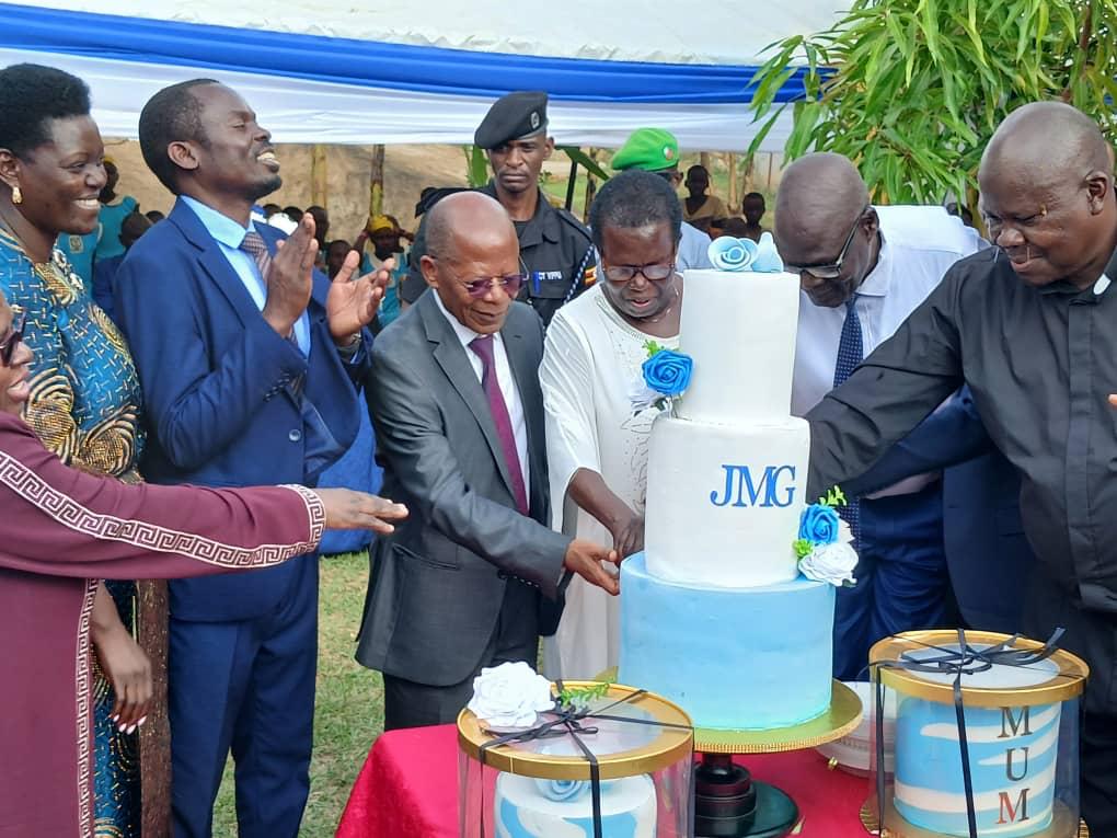Cutting the commissioning cake